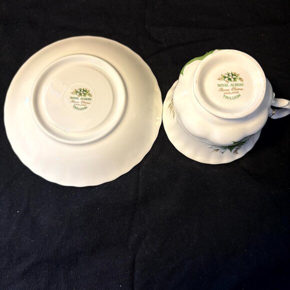 Royal Albert Bone China Cup and Saucer - Trillium - Picture 2 of 4